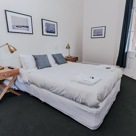 Holmesville Hotel Eksteriør bilde